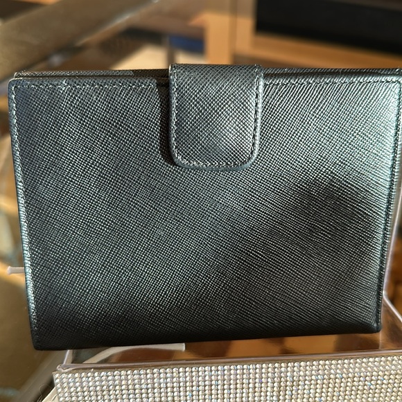 EUC PRADA BIFOLD WALLET. BLACK DUST BAG
BOX NOT INCLUDED - Picture 4 of 9